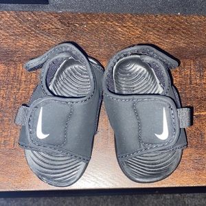 Infant Nike sandals